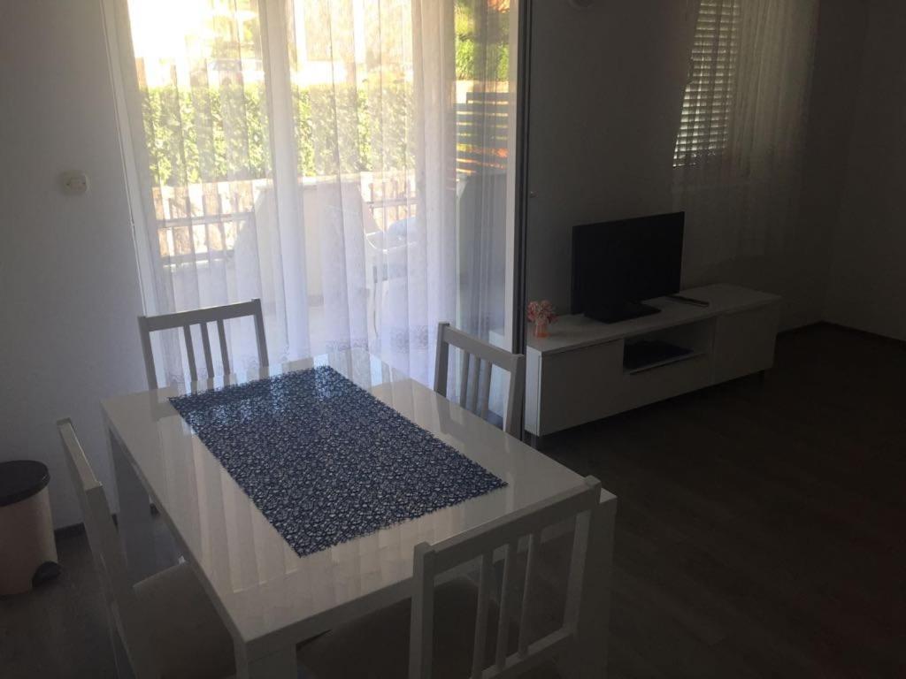 Apartmani Ana Malinska Kültér fotó