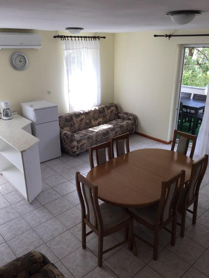 Apartmani Ana Malinska Kültér fotó